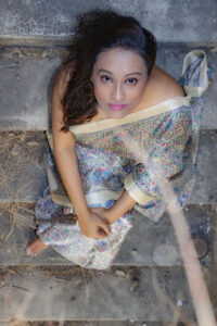 Handloom saree style by Bong Diva Sharmistha Chatterjee